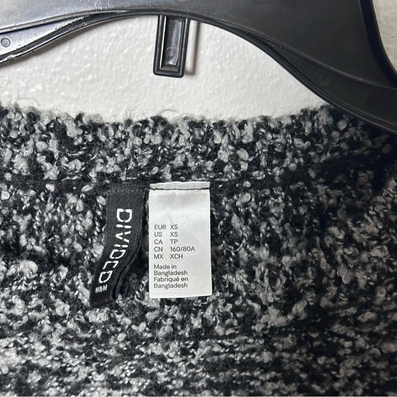 Divided By H&M Women Gray/Black Knit Sweater Size XS. - Picture 2 of 7